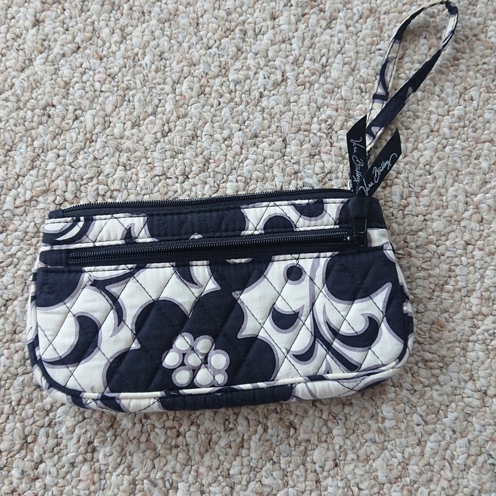 Vera Bradley Smartphone Wristlet in the black & white Night & Day floral quilted
